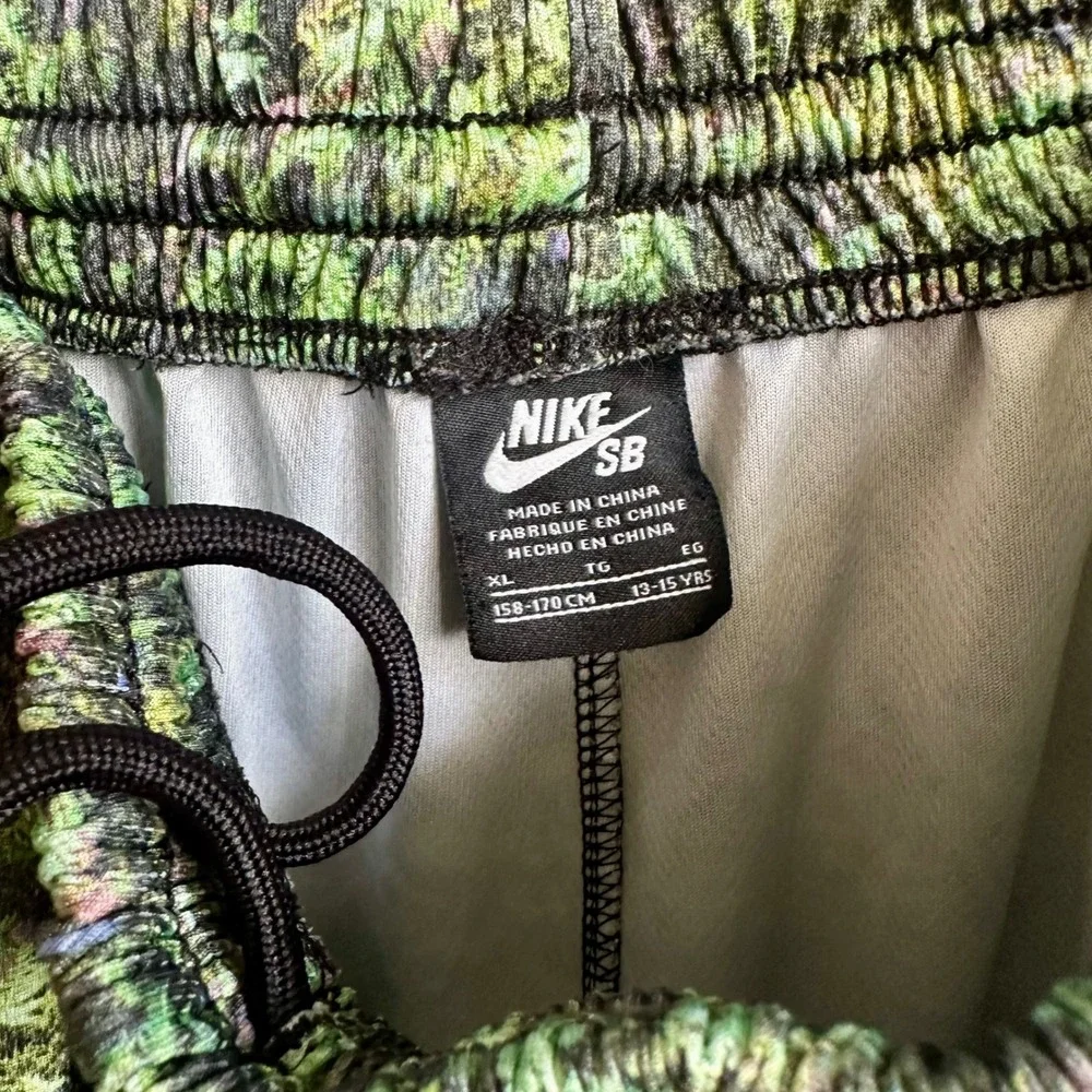 Nike SB Skateboarding Forest Camo Print Shorts Youth XL Boys Girls Skate